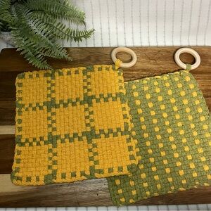 Dandelion Field Loomed Cotton Potholder Set of 2 – Cottagecore Spring Kitchen